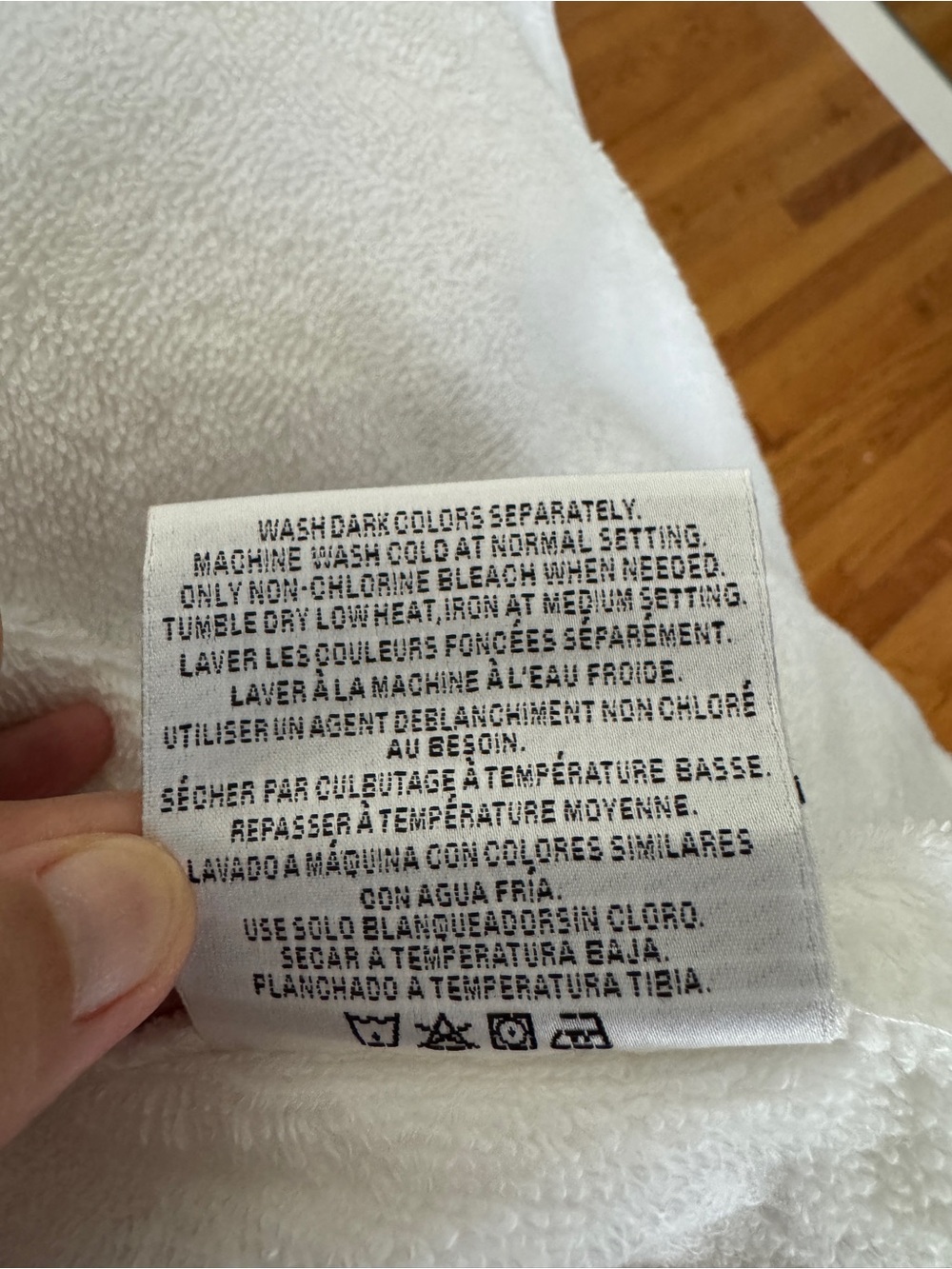 Luxury White Plush Bathrobe - Fairmont Hotel - Picture 8 of 8